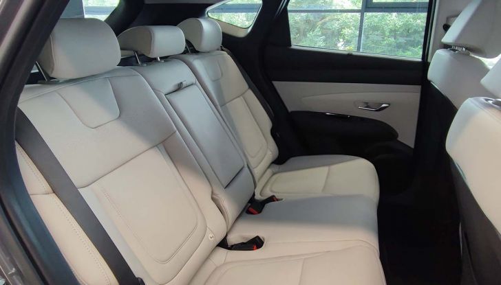 Hyundai Tucson 2024: prova su strada del SUV C in versione Full-Hybrid - Foto 28 di 35