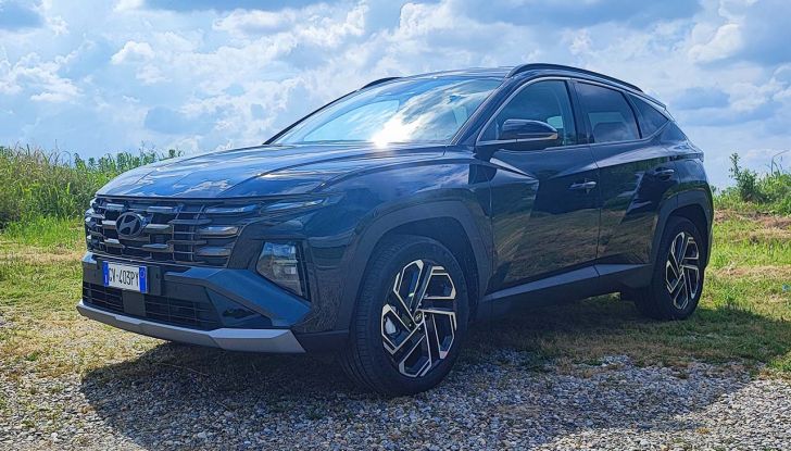 Hyundai Tucson 2024: prova su strada del SUV C in versione Full-Hybrid - Foto 3 di 35