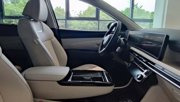 Hyundai Tucson 2024: prova su strada del SUV C in versione Full-Hybrid - Foto 30 di 35