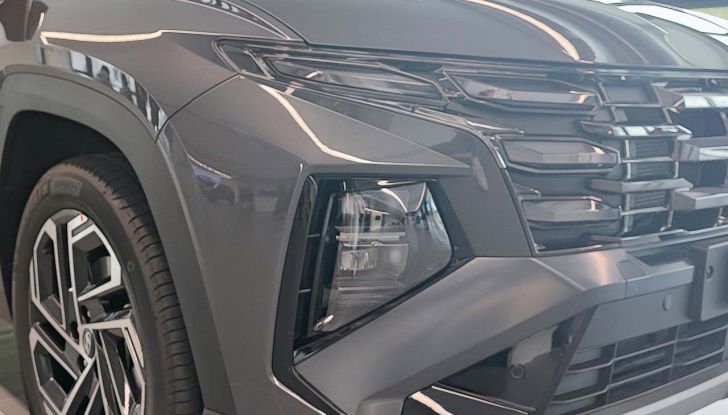 Hyundai Tucson 2024: prova su strada del SUV C in versione Full-Hybrid - Foto 33 di 35