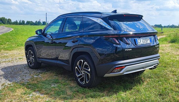 Hyundai Tucson 2024: prova su strada del SUV C in versione Full-Hybrid - Foto 8 di 35