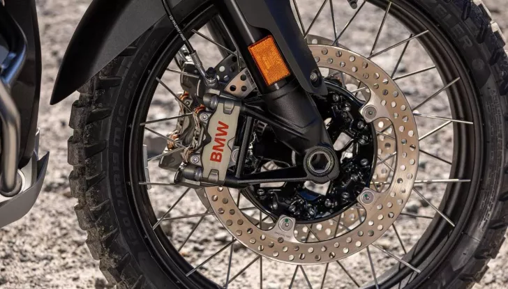 BMW R 1300 GS Adventure: una moto, due anime - Foto 11 di 17