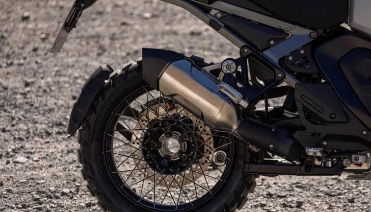 BMW R 1300 GS Adventure: una moto, due anime - Foto 12 di 17