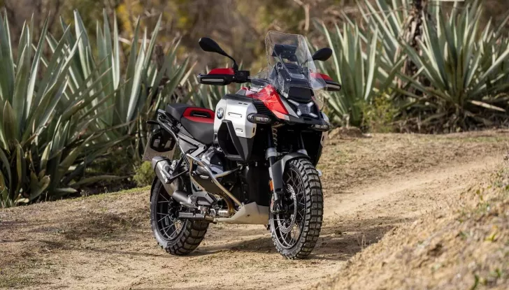 BMW R 1300 GS Adventure: una moto, due anime - Foto 5 di 17