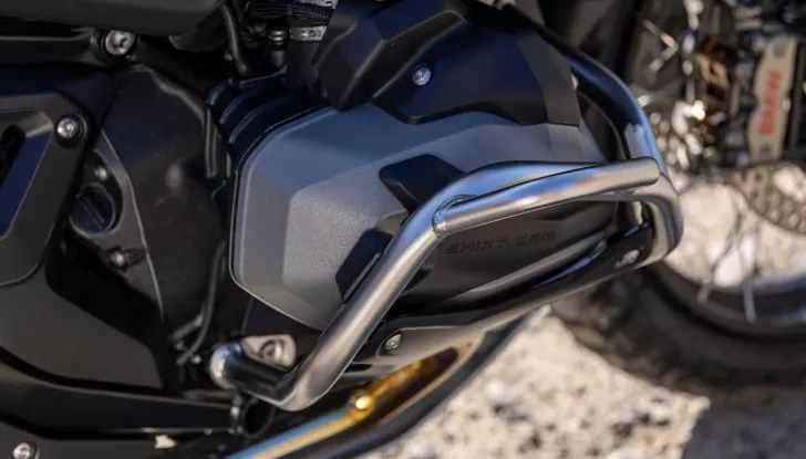 BMW R 1300 GS Adventure: una moto, due anime - Foto 7 di 17