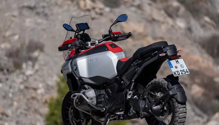 BMW R 1300 GS Adventure: una moto, due anime - Foto 8 di 17