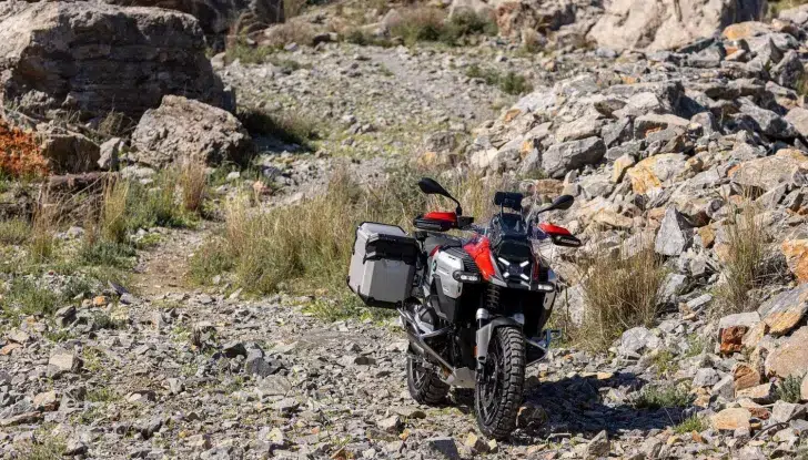 BMW R 1300 GS Adventure: una moto, due anime - Foto 9 di 17