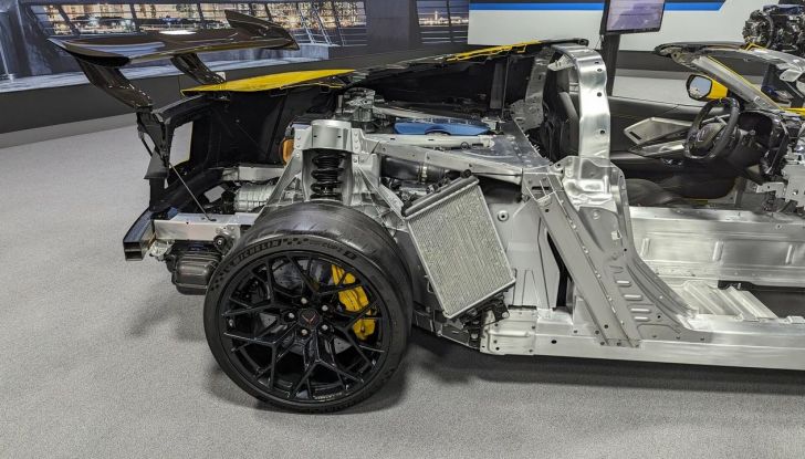 Chevrolet Corvette ZR1 2025: caratteristiche, design, abitacolo, motore, prestazioni e versioni - Foto 77 di 99