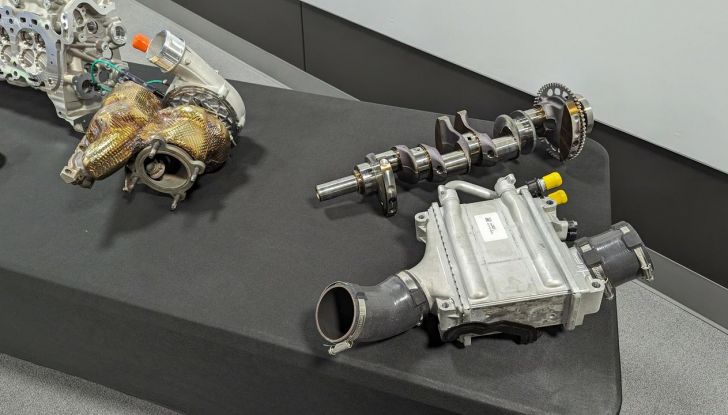 Chevrolet Corvette ZR1 2025: caratteristiche, design, abitacolo, motore, prestazioni e versioni - Foto 91 di 99