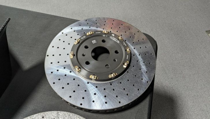 Chevrolet Corvette ZR1 2025: caratteristiche, design, abitacolo, motore, prestazioni e versioni - Foto 90 di 99