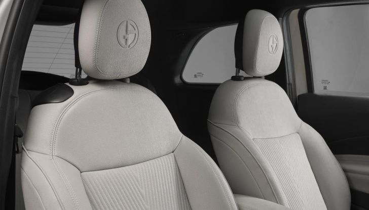Fiat 500e Giorgio Armani: caratteristiche, design, abitacolo, motore e autonomia - Foto 25 di 25