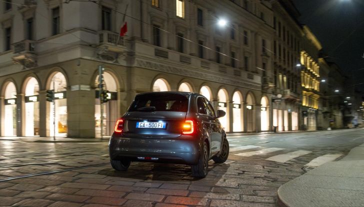 Fiat 500e Giorgio Armani: caratteristiche, design, abitacolo, motore e autonomia - Foto 5 di 25