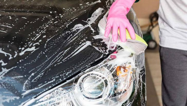 Come lavare auto: guida ai metodi e prodotti migliori - Foto 3 di 13