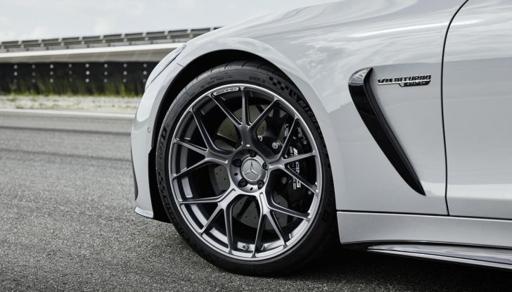Mercedes-AMG GT 63 Pro: caratteristiche, design, motore e prestazioni - Foto 26 di 37