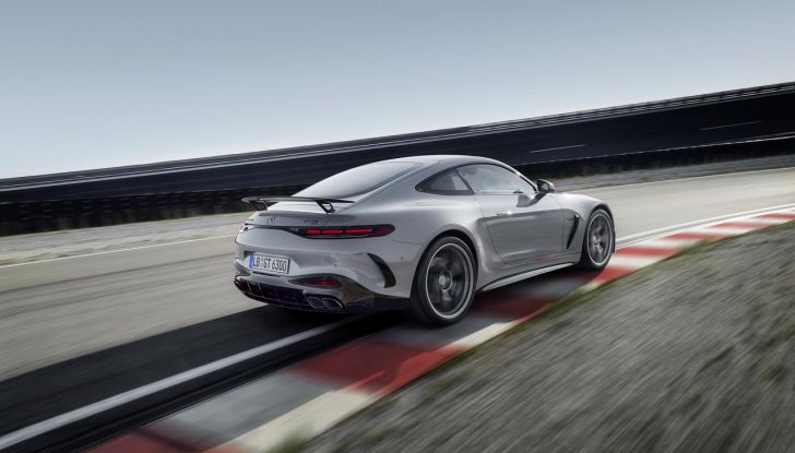 Mercedes-AMG GT 63 Pro: caratteristiche, design, motore e prestazioni - Foto 15 di 37