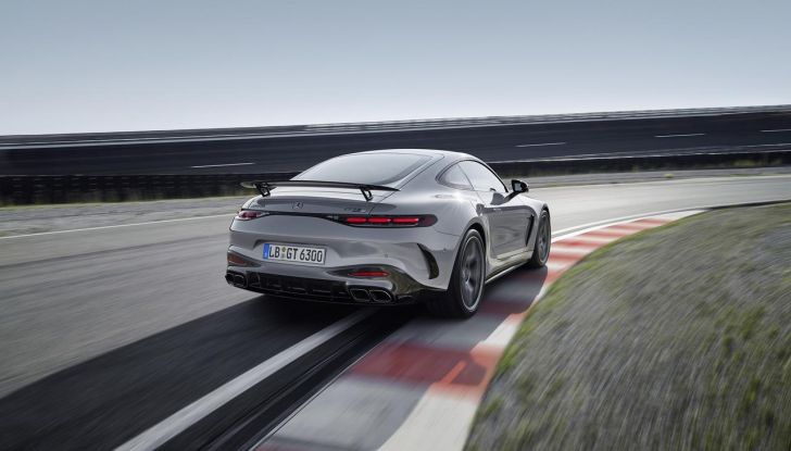 Mercedes-AMG GT 63 Pro: caratteristiche, design, motore e prestazioni - Foto 17 di 37