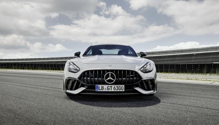Mercedes-AMG GT 63 Pro: caratteristiche, design, motore e prestazioni - Foto 22 di 37