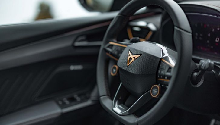 Nuova Cupra Formentor: debuttano due nuove motorizzazioni - Foto 25 di 49