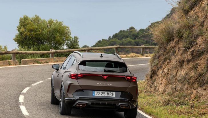 Nuova Cupra Formentor: debuttano due nuove motorizzazioni - Foto 18 di 49