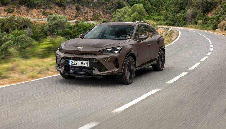 Nuova Cupra Formentor: debuttano due nuove motorizzazioni - Foto 15 di 49