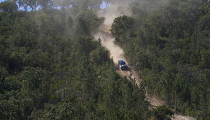 Nuova Land Rover Defender OCTA: Il SUV che ridefinisce le performance estreme! - Foto 5 di 9