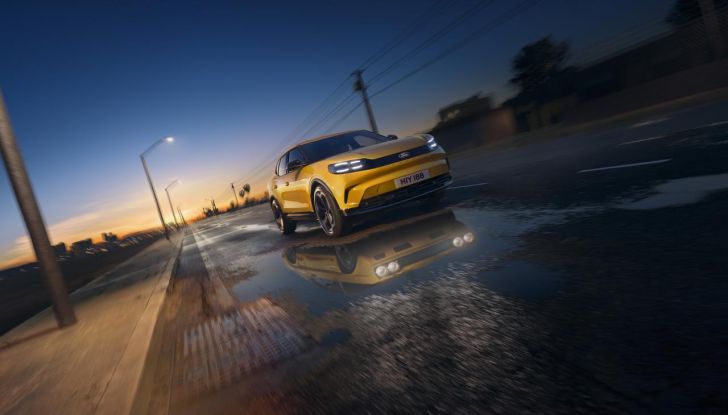 Nuova Ford Capri: caratteristiche, design, abitacolo, motori, versioni e autonomia - Foto 36 di 45