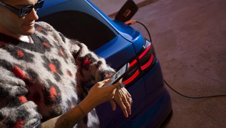 Nuova Ford Capri: caratteristiche, design, abitacolo, motori, versioni e autonomia - Foto 15 di 45