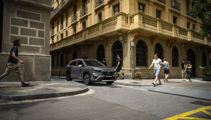 Nuova Suzuki S-Cross Hybrid: caratteristiche, dotazioni, motori, allestimenti e prezzi - Foto 2 di 23