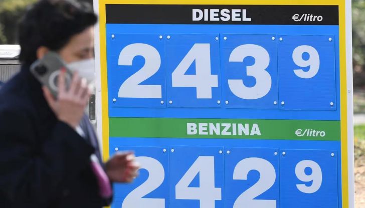 Prezzo benzina: guida sul costo dei carburanti in Italia - Foto 4 di 11