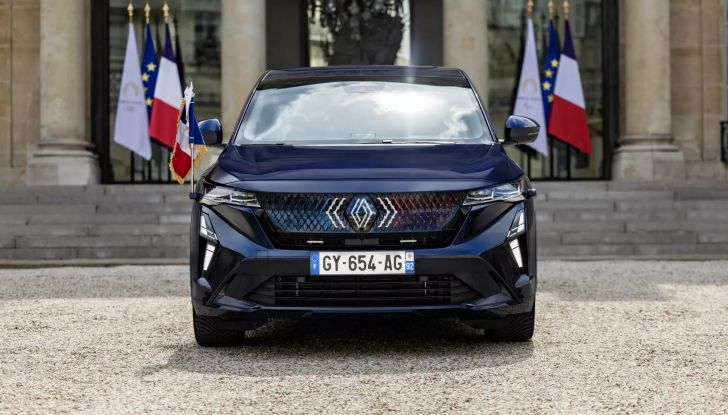 Renault Rafale: l’auto ufficiale della Presidenza della Repubblica francese - Foto 2 di 8