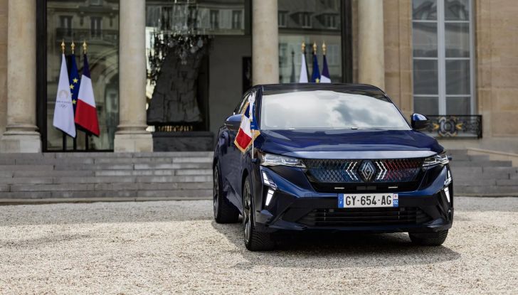 Renault Rafale: l’auto ufficiale della Presidenza della Repubblica francese - Foto 5 di 8