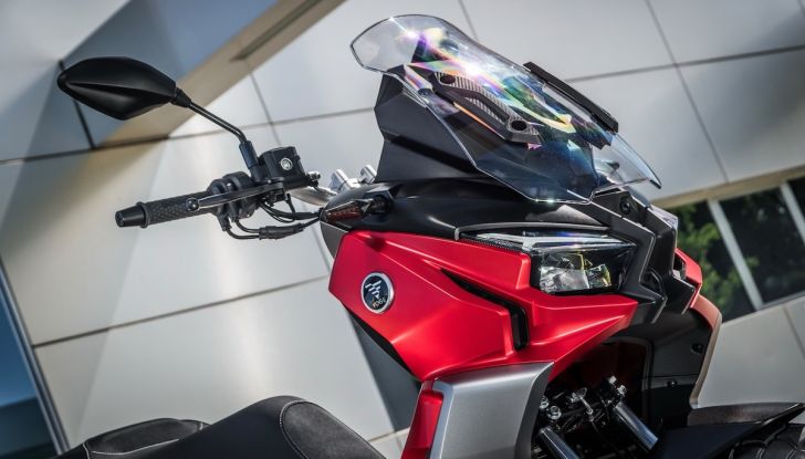 Voge Sfida SR1 ADV, lo scooter con lo spirito adventure - Foto 2 di 9