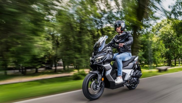 Voge Sfida SR1 ADV, lo scooter con lo spirito adventure - Foto 4 di 9