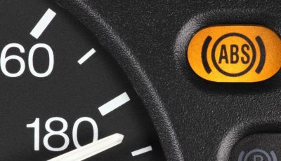 ABS macchina: cos’è e come funziona il sistema frenante