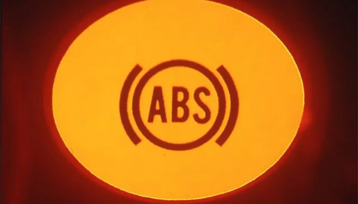 ABS macchina: cos’è e come funziona il sistema frenante - Foto 12 di 12