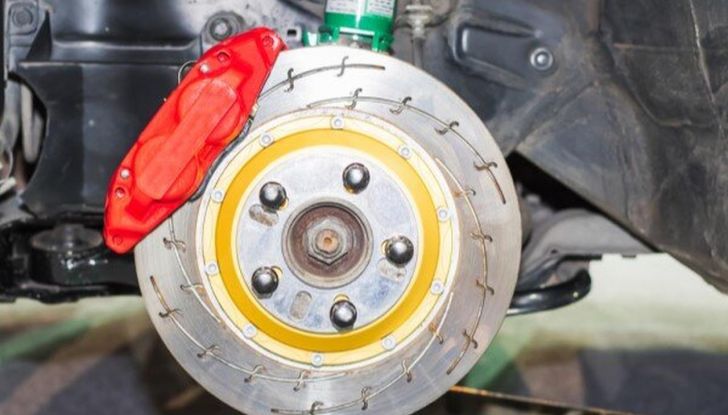 ABS macchina: cos’è e come funziona il sistema frenante - Foto 7 di 12