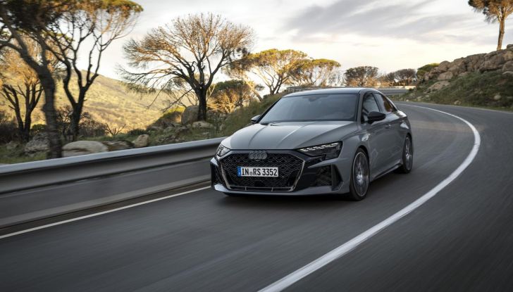 Audi RS 3 2025: caratteristiche, design, abitacolo, motore e prestazioni - Foto 3 di 18