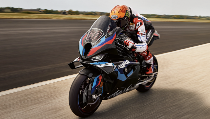 BMW M 1000 RR: la supermoto della polizia inglese per pattugliare le strade - Foto 7 di 7