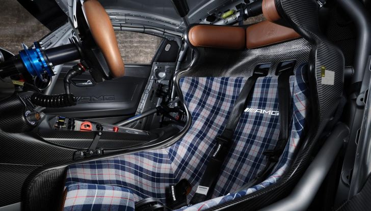 Mercedes-AMG GT3 Edition 130Y Motorsport: caratteristiche, design, abitacolo, motore e prestazioni - Foto 17 di 19