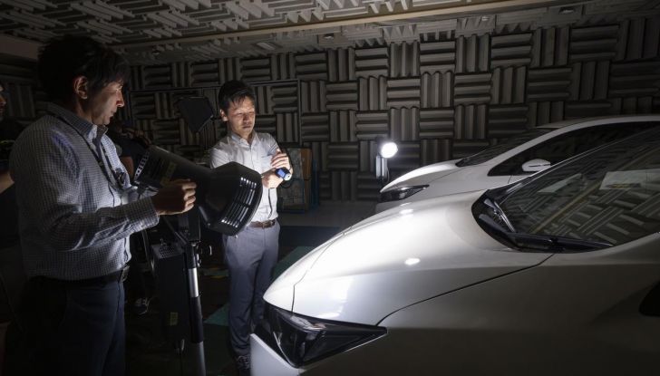 Nissan testa la vernice refrigerante sulle sue auto - Foto 26 di 60