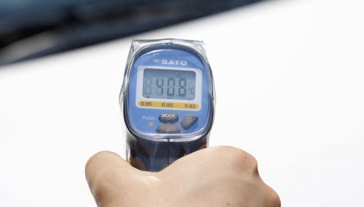 Nissan testa la vernice refrigerante sulle sue auto - Foto 49 di 60