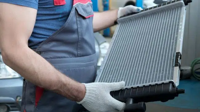 Radiatore auto: cos'è, a cosa serve e problemi comuni