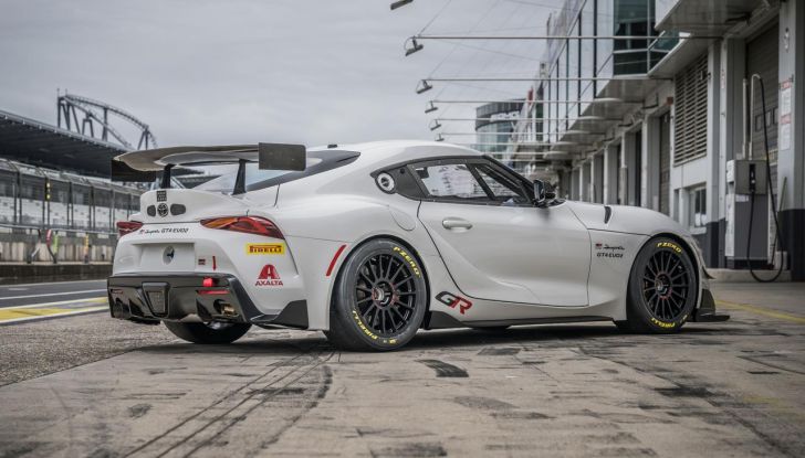 Toyota GR Supra GT4 EVO2: caratteristiche, design, abitacolo, motore, prestazioni e prezzo - Foto 13 di 18