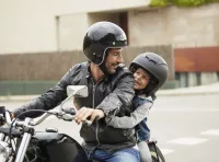 Bambini in moto e in scooter: ecco cosa dice la legge