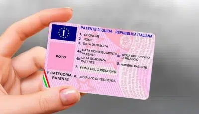 Patente europea, arrivano le nuove regole: si potrà guidare già a 17 anni