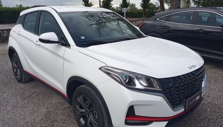 DFSK E5 PHEV e DFSK Glory 600 test drive, prezzi e impressioni di guida - Foto 13 di 30