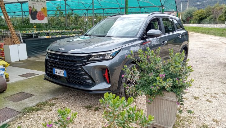 DFSK E5 PHEV e DFSK Glory 600 test drive, prezzi e impressioni di guida - Foto 20 di 30