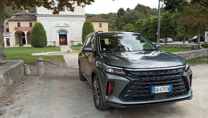 DFSK E5 PHEV e DFSK Glory 600 test drive, prezzi e impressioni di guida - Foto 24 di 30