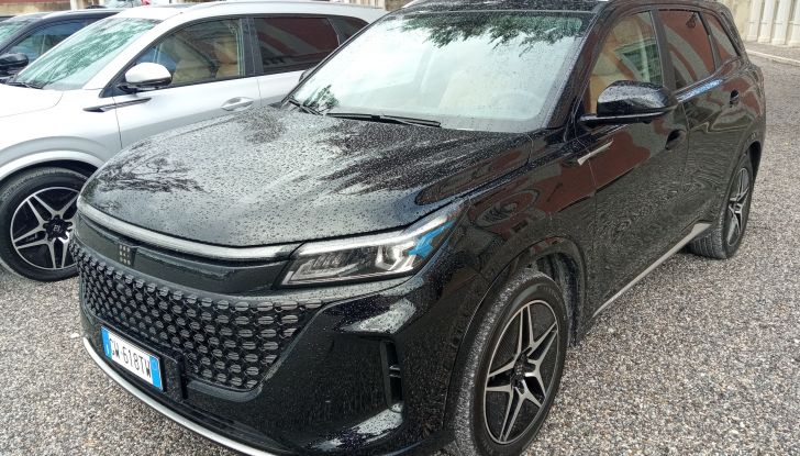 DFSK E5 PHEV e DFSK Glory 600 test drive, prezzi e impressioni di guida - Foto 3 di 30