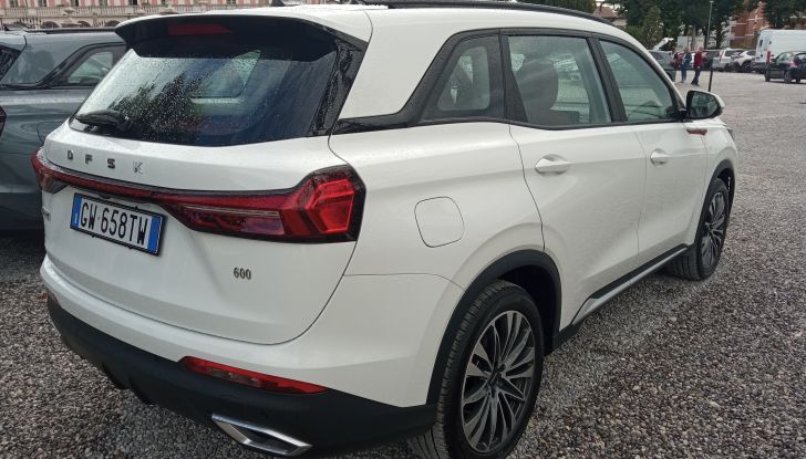 DFSK E5 PHEV e DFSK Glory 600 test drive, prezzi e impressioni di guida - Foto 6 di 30